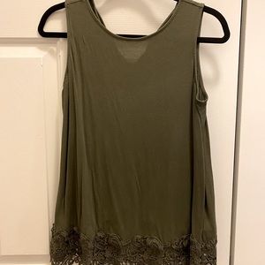 ⭐️Xhilaration Lace Trimmed Tank